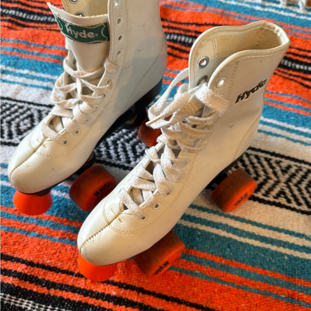 Vintage White Hyde Roller Skates with Orange Wheels - Picture 2 of 8